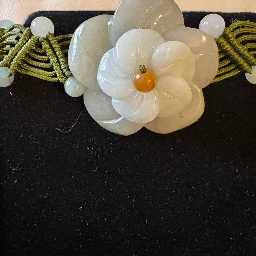 Exquisite Hand-Carved Jadeite Flower Necklace & Choker Set - Picture 6 of 10